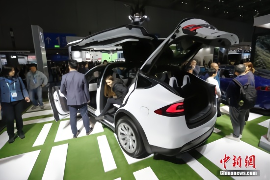 特斯拉大幅降价 专家：电动车未来将更便宜