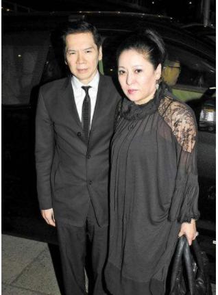 向太陈岚年轻时倾国倾城,美貌不输郭碧婷,在巩俐旁毫不输!