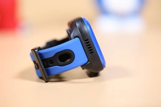 7重定位1键呼救 华为儿童手表 3评测：萌娃随身卫士