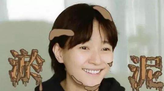 热巴为显白浑身涂粉，结果这个动作瞬间暴露，场面十分尴尬