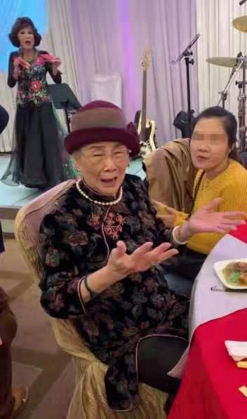 从梅艳芳遗产支取20多万摆大寿，95岁的梅妈寿宴上又扭又跳