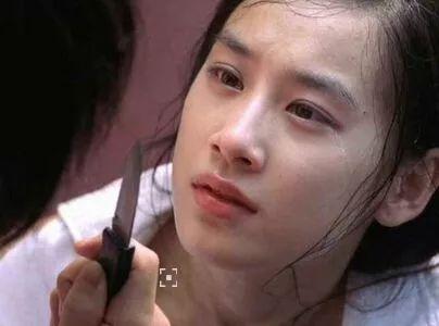 见过削下颌角的，像黄圣依这样把下颌角变方的还是第一次见！