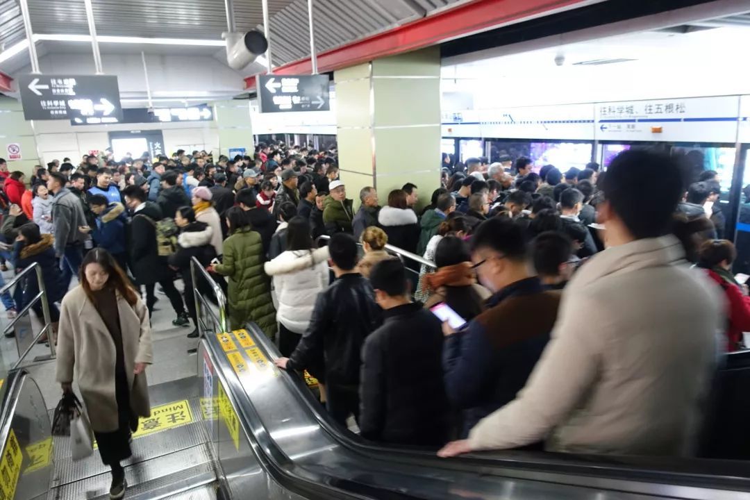火车南站人多？对不起，今后人会更多！