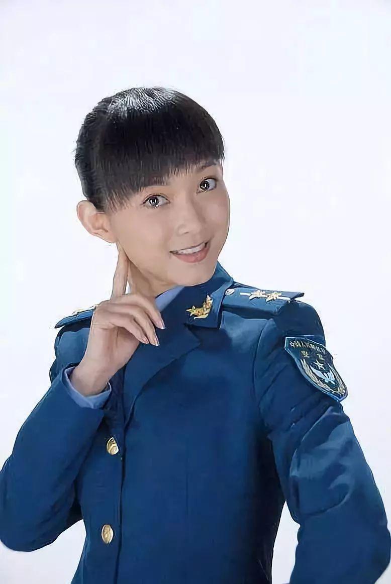 《武林外传》里的最美遗珠，如今整得六亲不认，双眼皮比卧蚕还大了…
