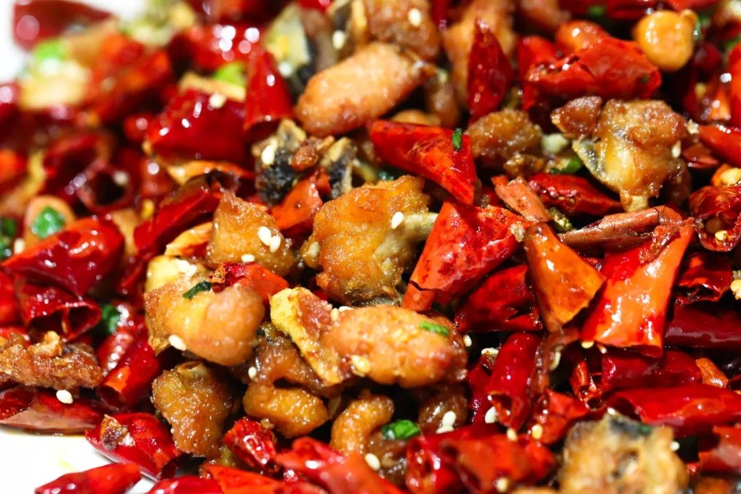 辣子鸡是攻略君吃川菜的必点之一,也是它家在网上的推荐菜, 58一大份