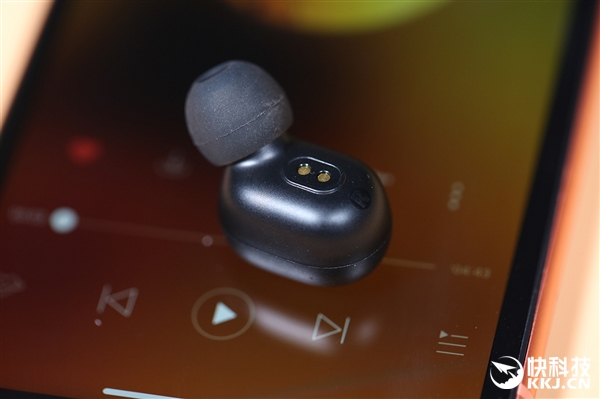 续航4小时 Redmi真无线蓝牙耳机AirDots图赏