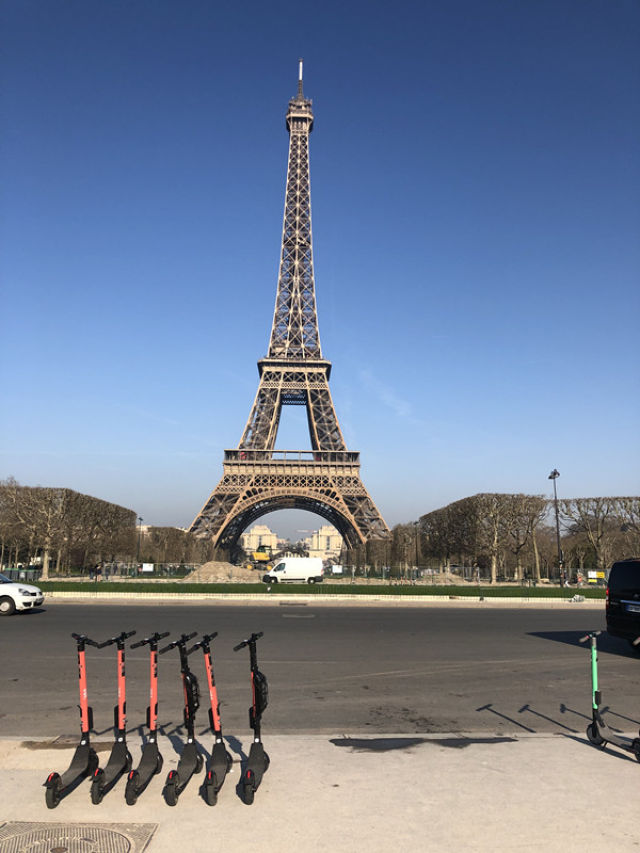 法国巴黎埃菲尔铁塔。新华社记者丁海涛摄