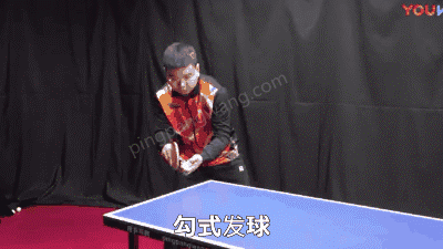和刘诗雯学习勾手发球,一种动作两种旋转,迷倒对手不叫事