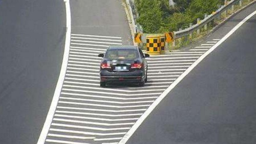 盘点四种基本的道路标线，如果这些认不全，上路可能就要小心