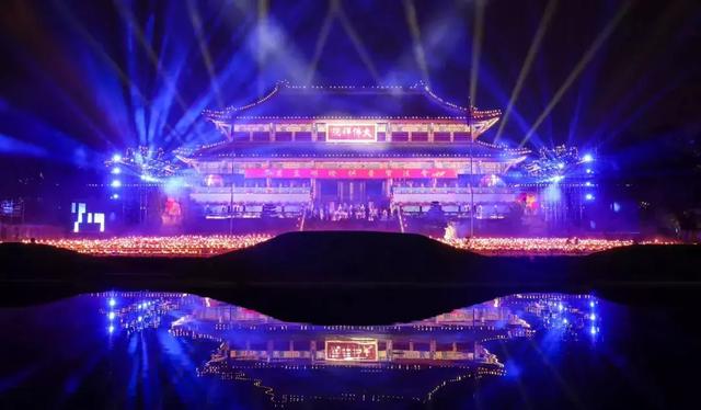 “圣灯”奇景再现!峨眉山万盏明灯供普贤
