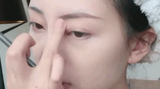 让杨幂嫩出水的这款“樱花妆”，连从不化妆的郑爽也忍不住仿