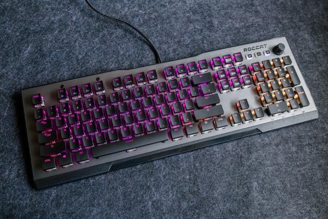 全新泰坦轴加持,德国冰豹打造高颜值爽手感电竞吃鸡键盘Vulcan