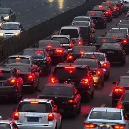 行人闯红灯被撞死，活该！ 最严交规来袭！