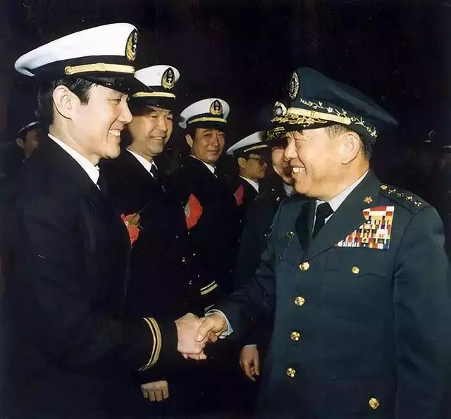 郝柏村(右)曾官拜陆军一级上将