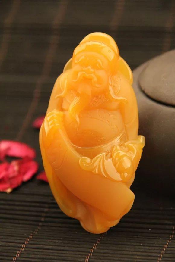 你认得出黄翡和黄龙玉吗?这两种玉石,哪种比较好?