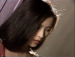 蓝洁瑛生前跟路人合照,眼睛弯弯笑容灿烂,衬得刘嘉玲脸好大好村