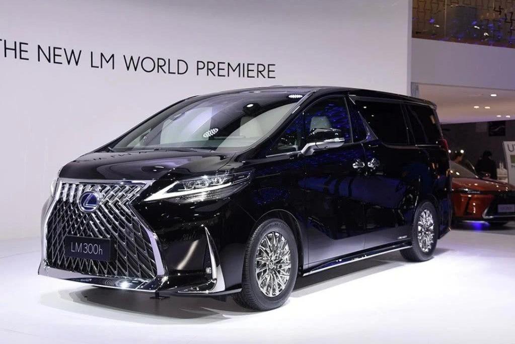 雷克萨斯4座MPV来了，顶级头等舱座椅，后排还有26英寸电视机