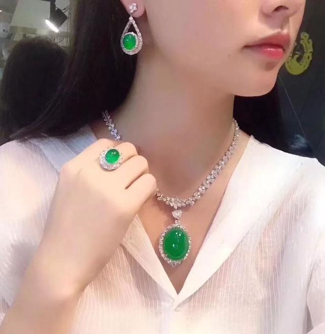 翡翠到底是什么?这篇文章分析的很详细了