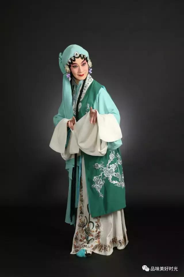 梅韵俊风 “吴氏青衣”神清骨俊 —— 记艺术大家吴汝俊的人生之梦