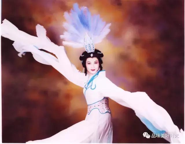 梅韵俊风 “吴氏青衣”神清骨俊 —— 记艺术大家吴汝俊的人生之梦