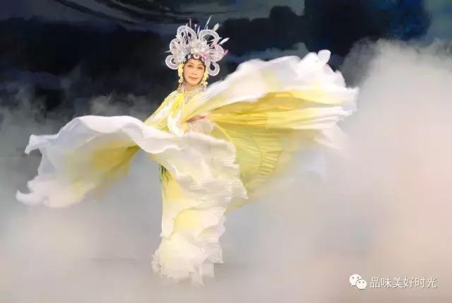 梅韵俊风 “吴氏青衣”神清骨俊 —— 记艺术大家吴汝俊的人生之梦