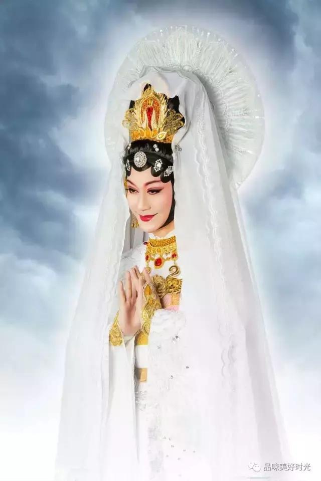 梅韵俊风 “吴氏青衣”神清骨俊 —— 记艺术大家吴汝俊的人生之梦