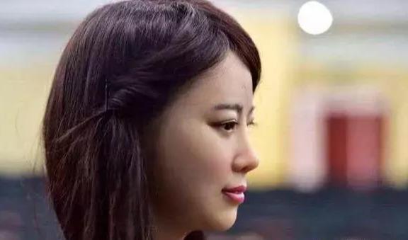 中国第一台美女机器人佳佳:三千万光棍的福音?网友不
