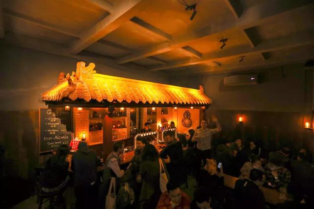 他是京圈酒吧十年老炮儿,不谈情怀只卖酒,还开了首家快闪酒厂