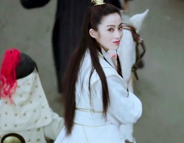 软饭男？张敏与小10岁“师兄”相恋，女方回应：没包养过他