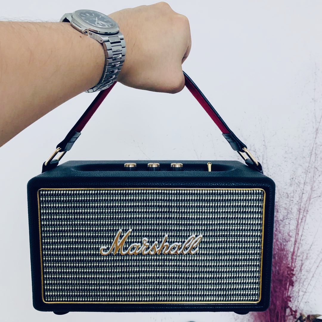 Marshall Kilburn一代，前网是由一种防水纸编织而成的