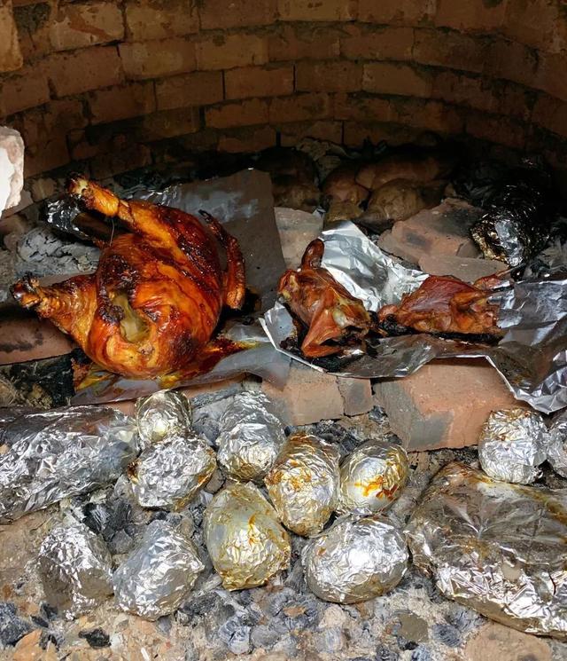 原始坑烤土窑烧公鸡、烧地瓜烧土豆子,范家屯这家店可是老霸道了