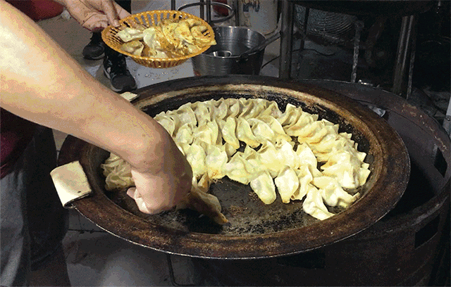 从饺子到面皮的进化论：锅贴简史