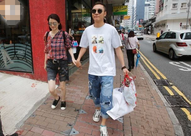 洪欣大获全胜！张丹峰买150万豪车送她，还买花亲自道歉