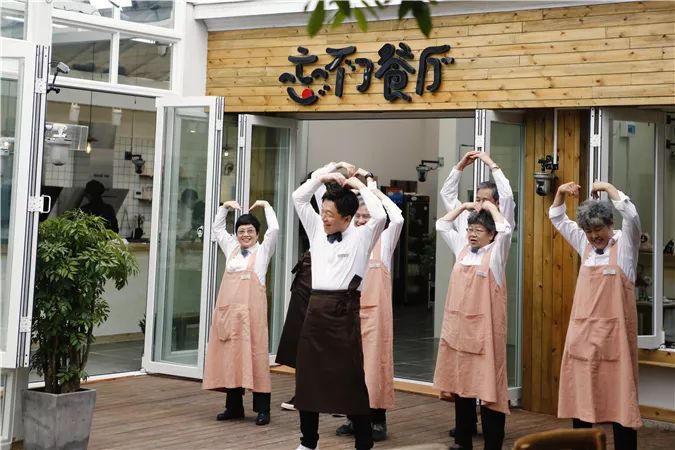 黄渤放弃4800万片酬去“养老”，戳中千万人的痛点……