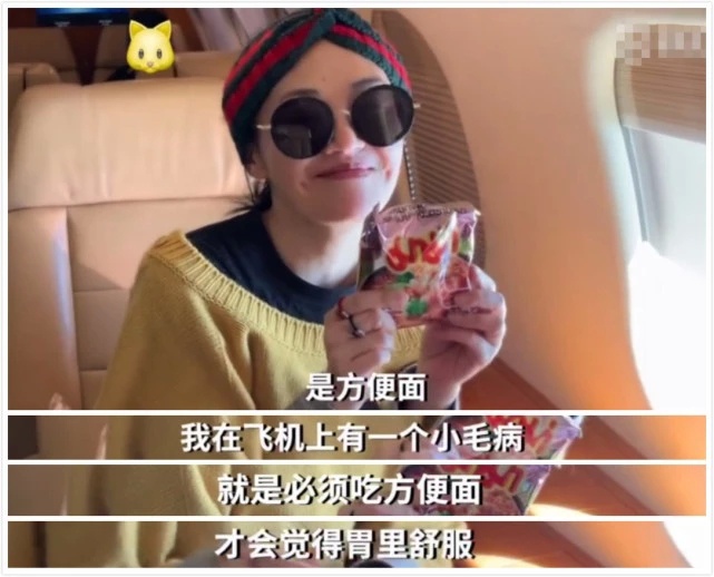 许晴一起床就自拍，不但曝光50岁素颜还意外公开奢华豪宅