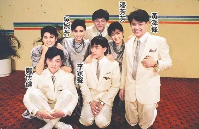 前TVB绿叶黄泽锋晒52岁妻子怀孕8个月艺术照：期待女儿出生