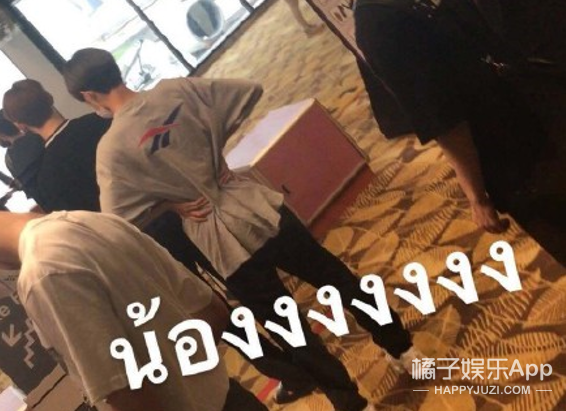 男爱豆的腰围，比我的头围还要小？