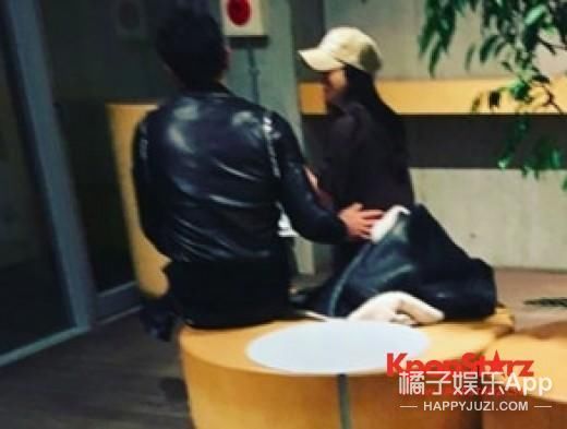 低调到大家都忘记他们已经结婚了...