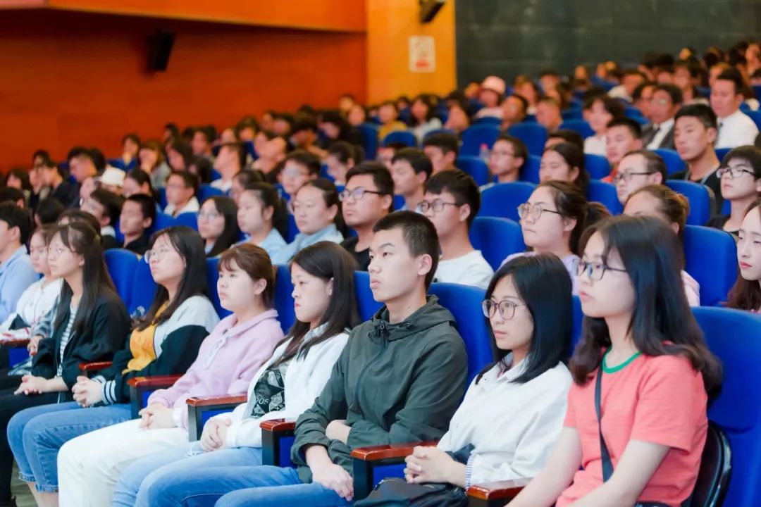 连续六年去往乐山师范学院，邦泰一直坚持在做这件事！