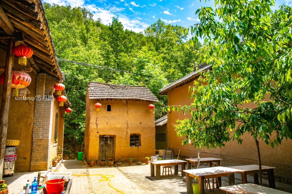 河南最穷村落靠旅游成为网红村，引无数游客，农民乐开了花