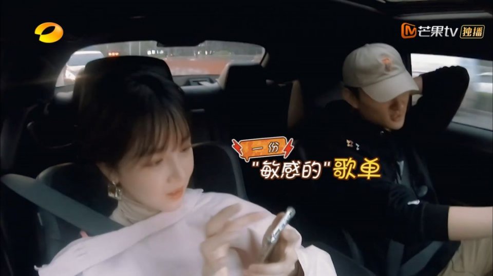 她的前男友是薛之谦？因误放前任歌曲被现任于小彤当街怒骂？