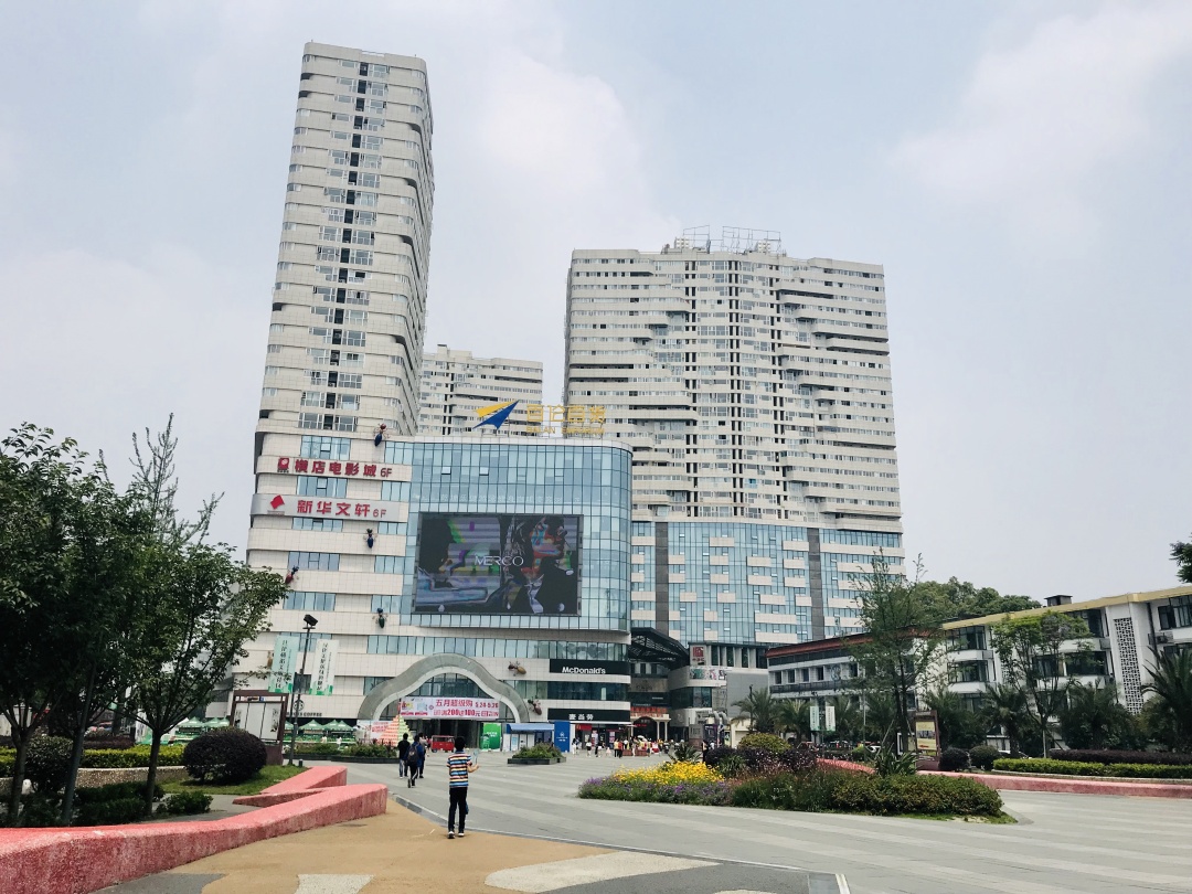 每个郫筒二小毕业的，都是在石牛公园耍大的