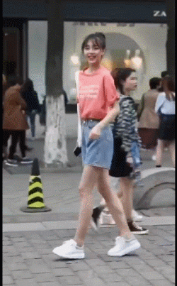 她这10亿怕是只拿来做营销了....
