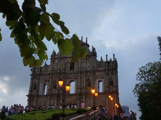 上海浦东机场的占地面积比澳门陆地面积大