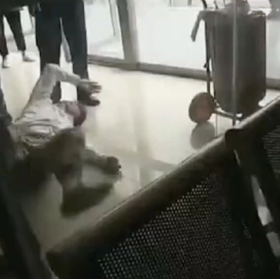 男子科目二挂科4次，崩溃打滚痛哭