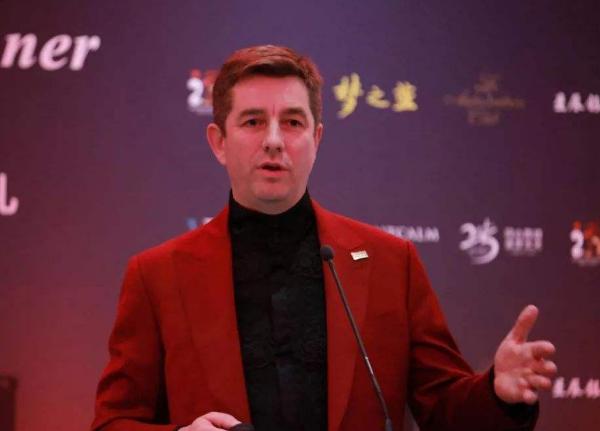 只想做中产的他,偶然给富豪排名,却将自己排成了亿万富翁