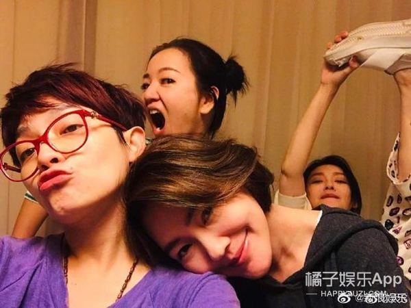 周震南夏之光捡到杨超越身份证 三姐妹为小S庆生