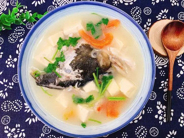 华南泉州厨师学校分享:鱼头豆腐汤