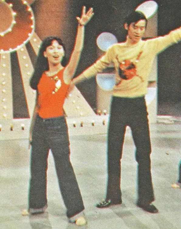 三任太太,四个女儿,一辈子活在女人堆里的郑少秋幸福吗?