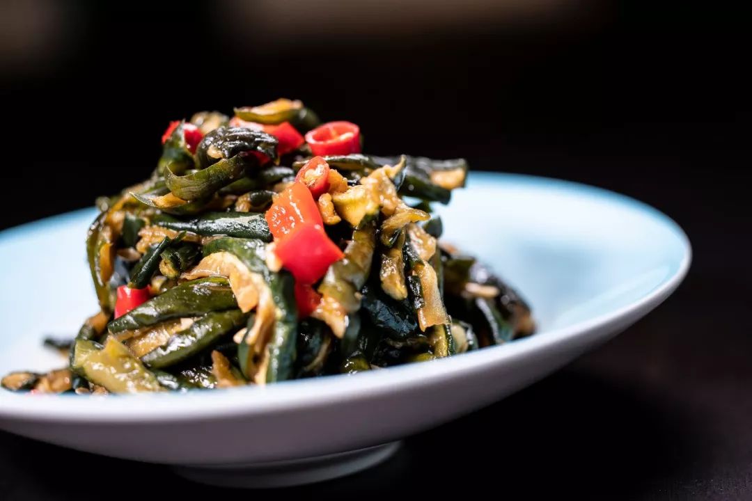 法国勃艮第村庄顶级的白葡萄酒，和浙江县城最好的食材，饭小美用一席风土之宴复刻乡土的珍馐与风情